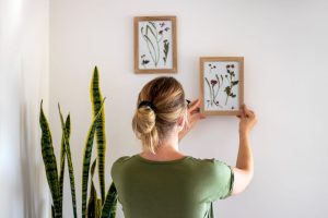 Utiliza tus creaciones artísticas para decorar tu casa.